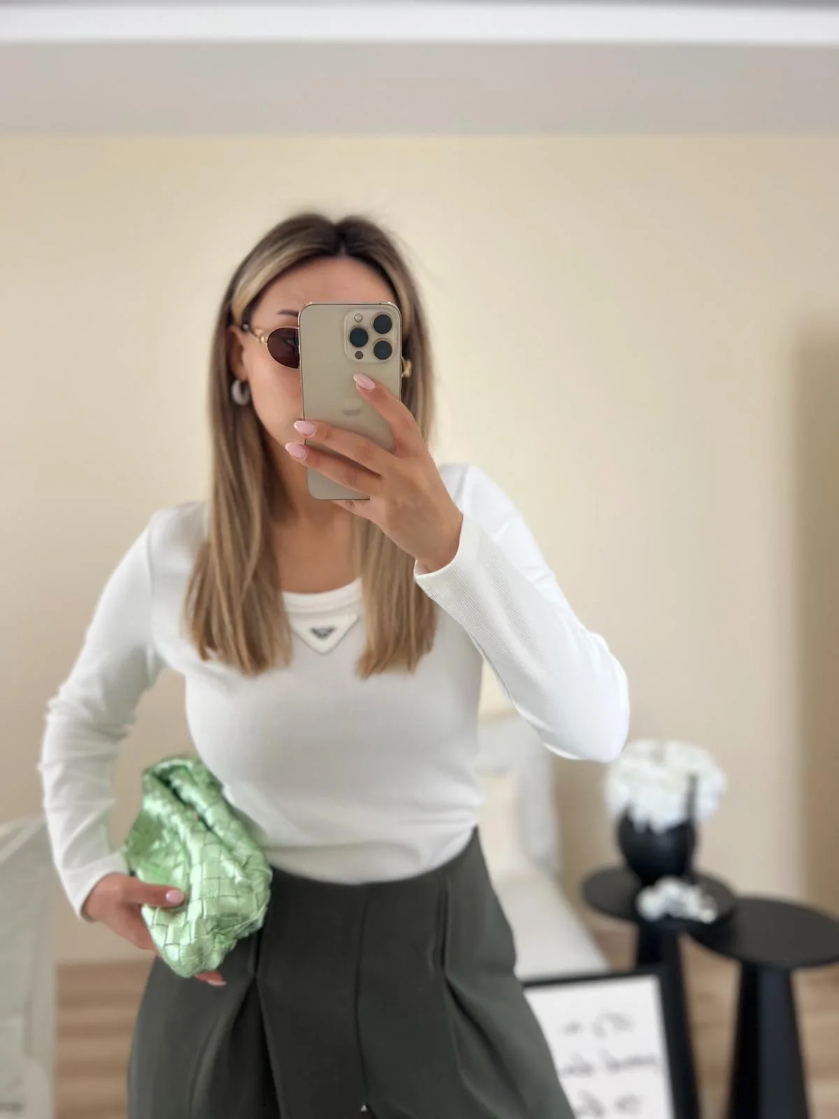 Premium Beyaz Tokalı Bluz